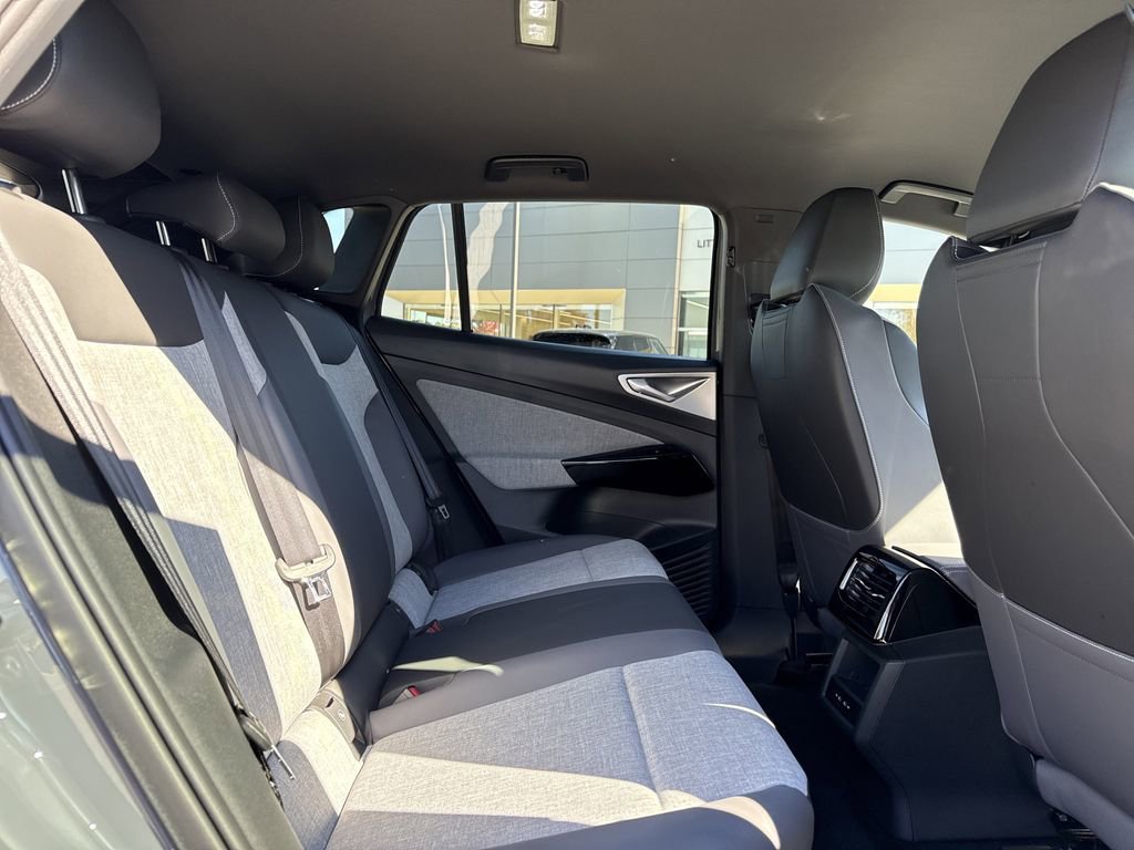 New 2025 Volkswagen ID.4 Pro image 16