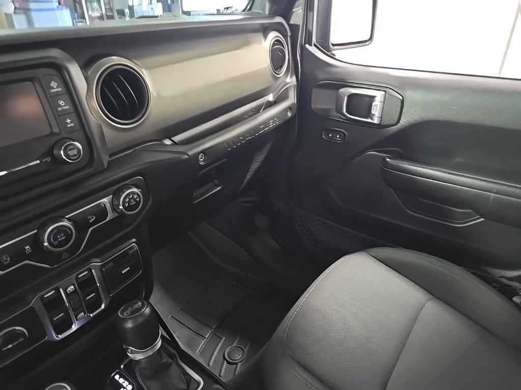 Used 2018 Jeep Wrangler Unlimited Sport S AWD/4WD image 25