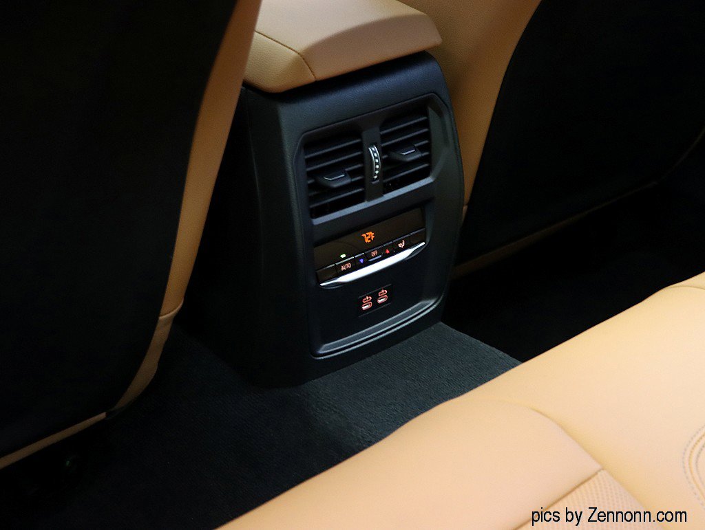 Used 2025 BMW 330i xDrive Sedan w/ M Sport Package image 14