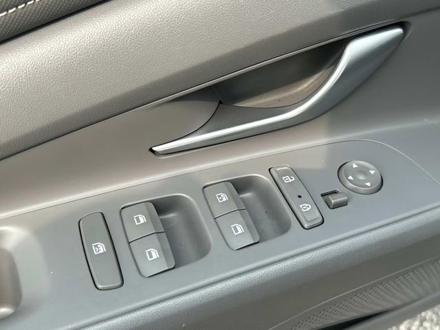 Used 2023 Hyundai Elantra SEL w/ Convenience Package image 19