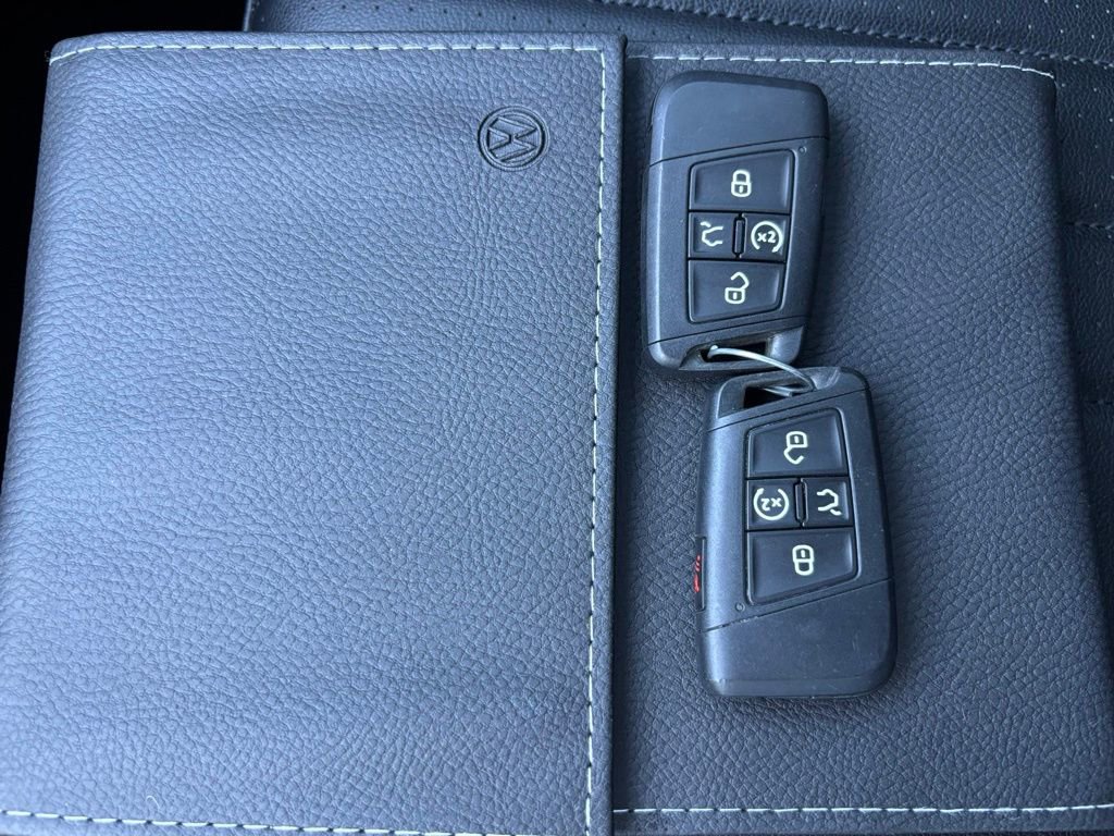 Used 2022 Volkswagen Tiguan SE R-Line image 30