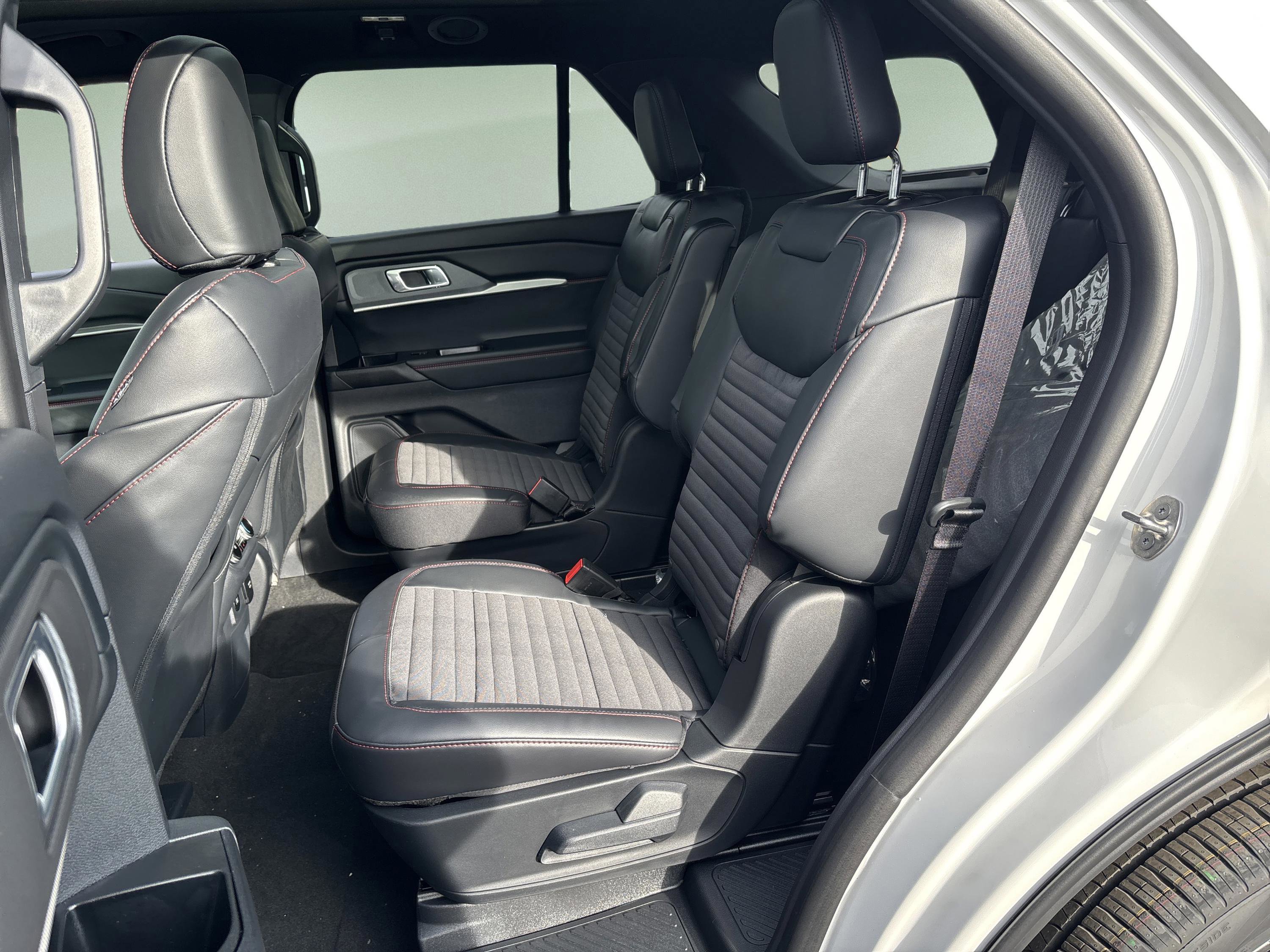 New 2026 Ford Explorer ST-Line w/ ST-Line Street Pack AWD/4WD image 20