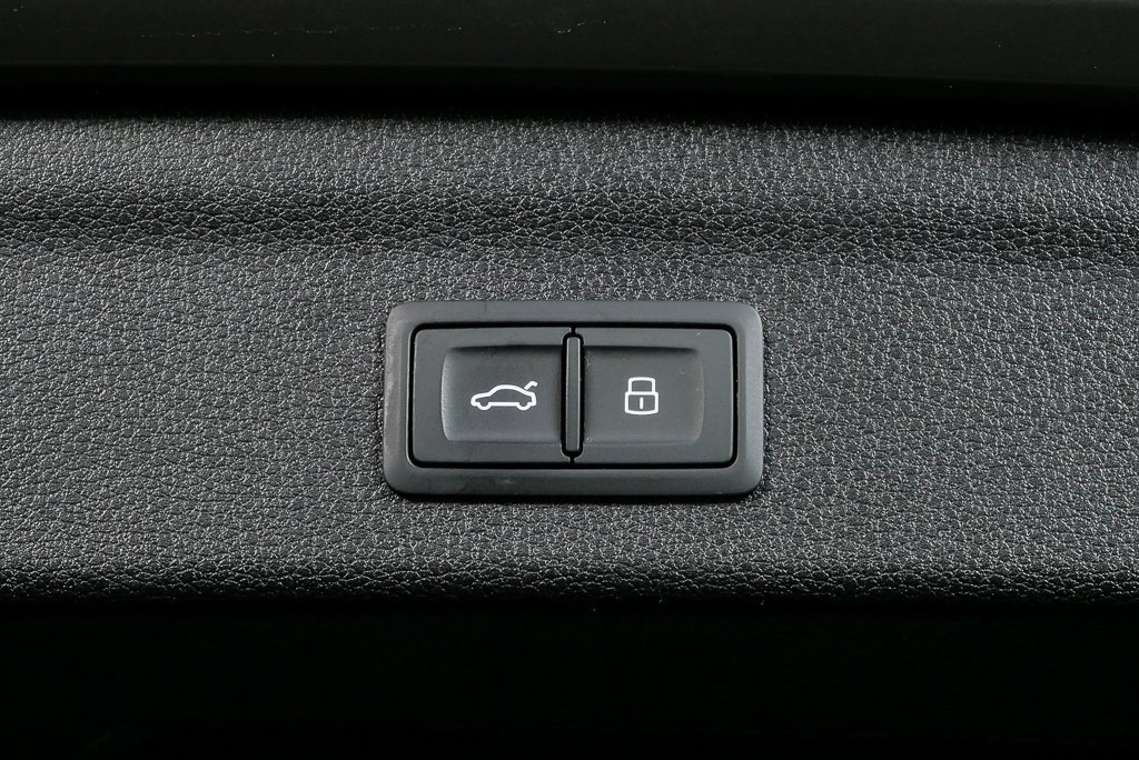 Used 2019 Audi Q3 2.0T Premium w/ Convenience Package image 30