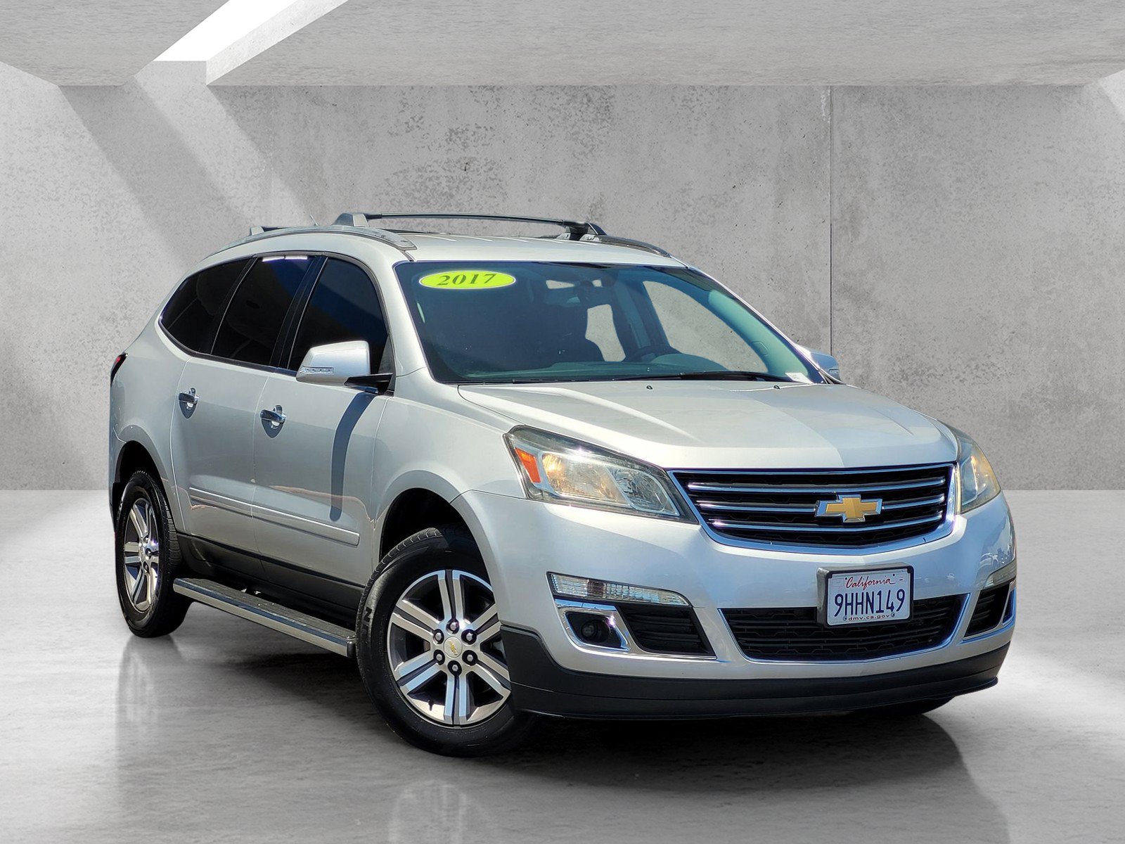 Used 2017 Chevrolet Traverse LT w/ LPO, 'HIT The Road' Package FWD image 1