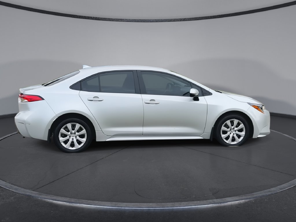 Used 2025 Toyota Corolla LE FWD image 9