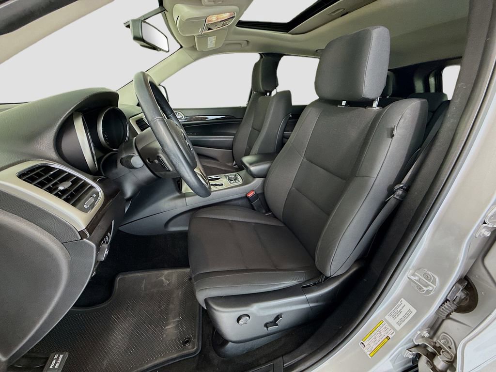 Used 2012 Jeep Grand Cherokee Laredo w/ Laredo E Group image 18