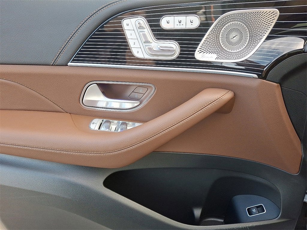 Used 2025 Mercedes-Benz GLS 580 GLS 580 image 12