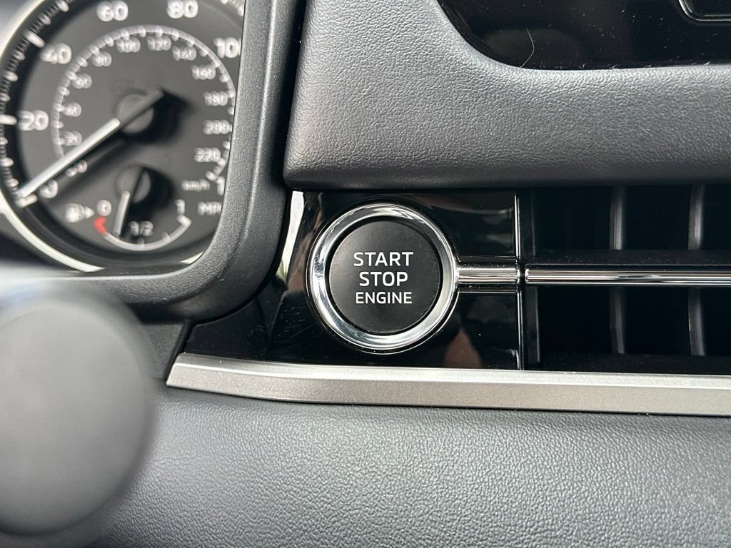 Used 2025 Mitsubishi Outlander SE AWD/4WD image 45