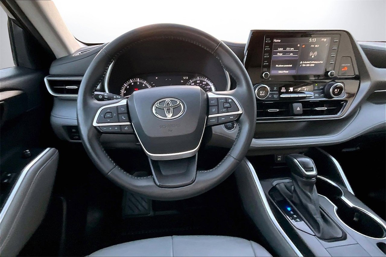 Used 2022 Toyota Highlander XLE image 11