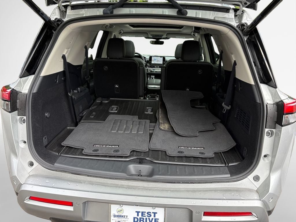 Used 2025 Nissan Pathfinder Platinum FWD image 25