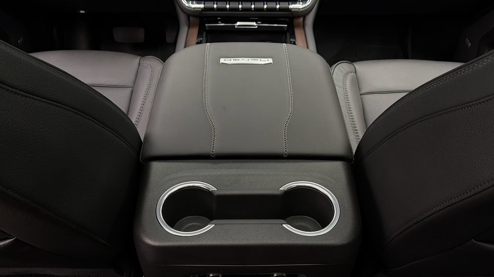 Used 2026 GMC Yukon Denali w/ Sun & Power Step Package AWD/4WD image 35