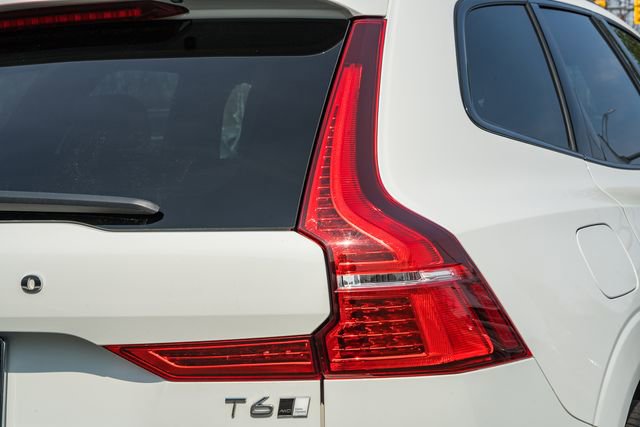 Used 2021 Volvo XC60 T6 R-Design w/ Advanced Package image 6