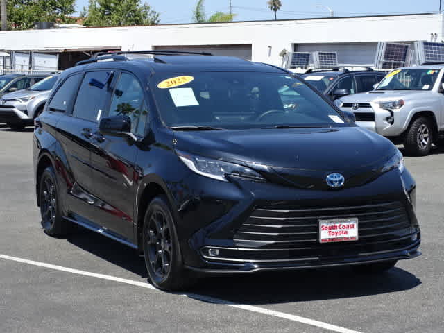 Certified 2025 Toyota Sienna XLE Woodland Edition AWD/4WD image 2