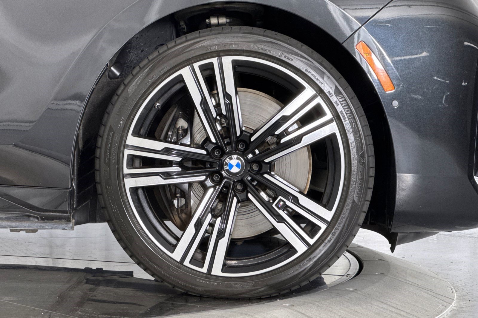 Used 2023 BMW i7 xDrive60 AWD/4WD image 12