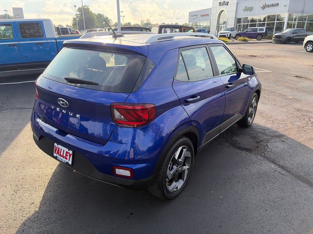 Used 2025 Hyundai Venue SEL FWD image 7
