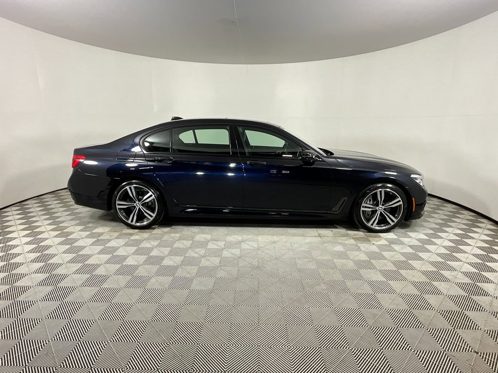 Used 2019 BMW 750i image 5