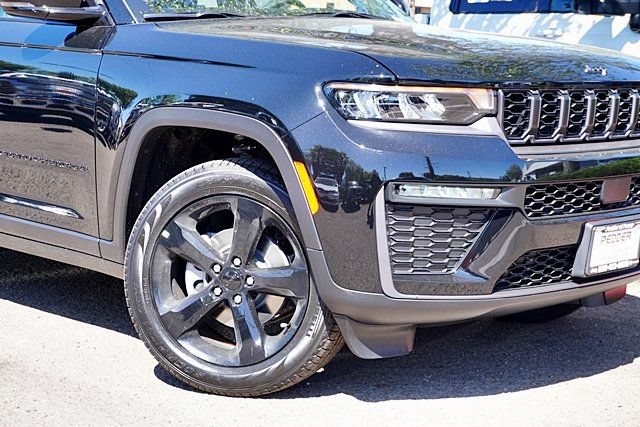 New 2026 Jeep Grand Cherokee Limited w/ Limited Altitude Package AWD/4WD image 4