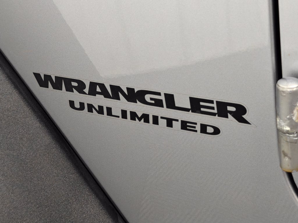 Used 2013 Jeep Wrangler Unlimited Rubicon w/ Dual Top Group AWD/4WD image 30