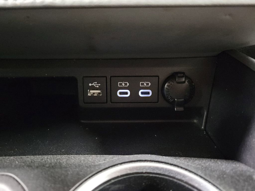 Used 2023 Toyota Highlander LE AWD/4WD image 17