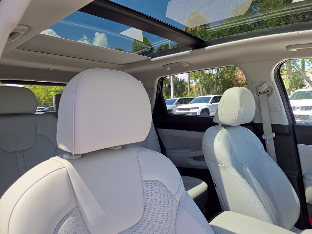 Used 2023 Kia Sorento EX w/ Panoramic Sunroof Package FWD image 16
