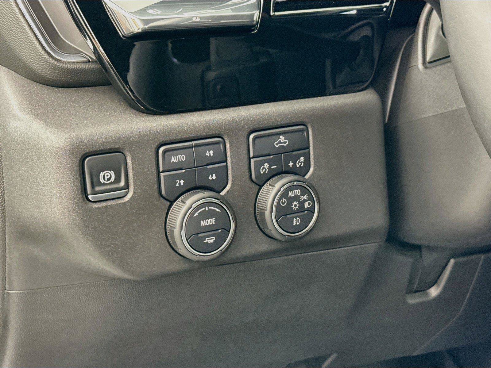 Used 2025 Chevrolet Silverado 1500 LT Trail Boss w/ Convenience Package II AWD/4WD image 16