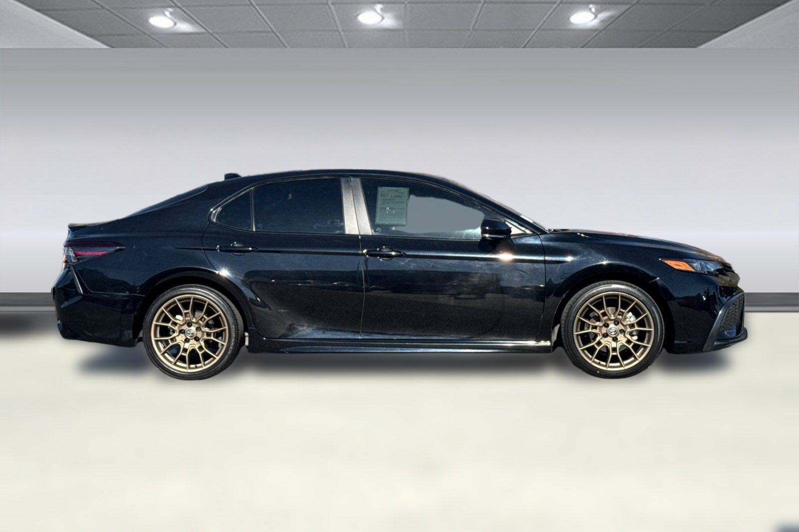 Used 2024 Toyota Camry SE w/ Convenience Package FWD image 8
