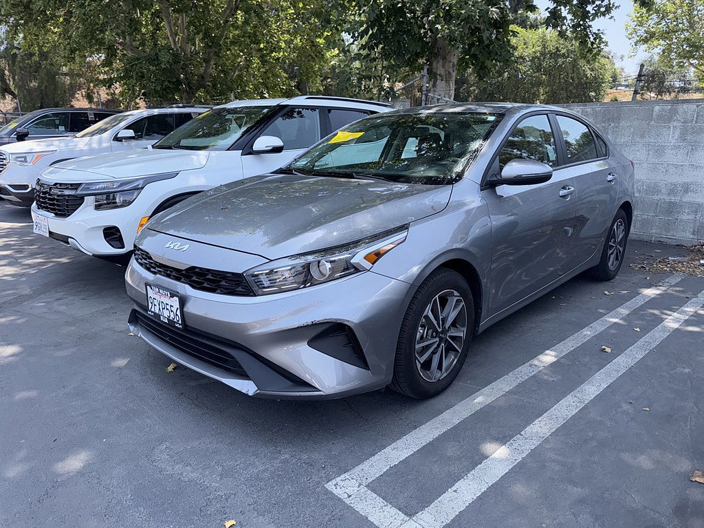 Used 2023 Kia Forte LXS w/ LXS Technology Package FWD image 3