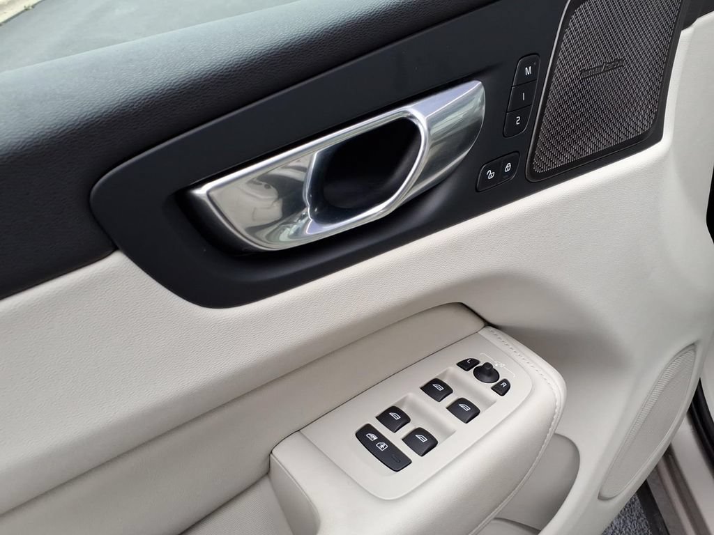 Certified 2026 Volvo XC60 B5 Ultra AWD/4WD image 9