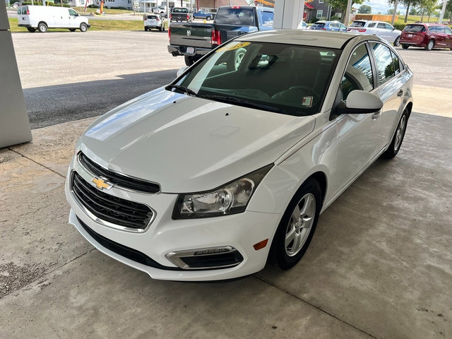Used 2015 Chevrolet Cruze LT image 2