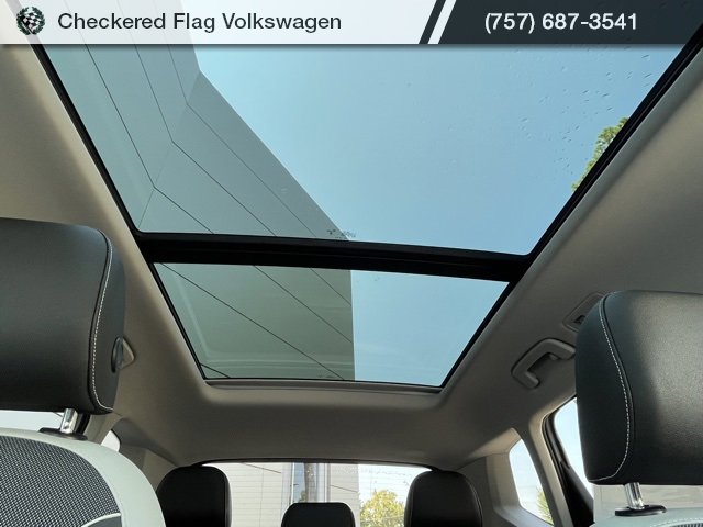 New 2025 Volkswagen Taos SE image 9