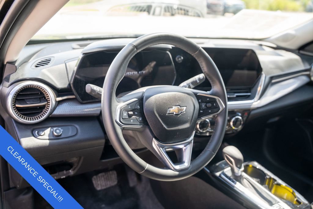 Used 2025 Chevrolet Trax ACTIV w/ Driver Confidence Package image 18