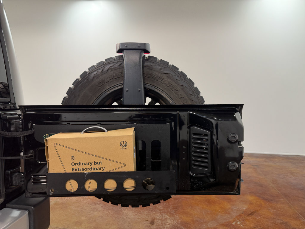 Used 2015 Jeep Wrangler Unlimited Sahara w/ Connectivity Group AWD/4WD image 72