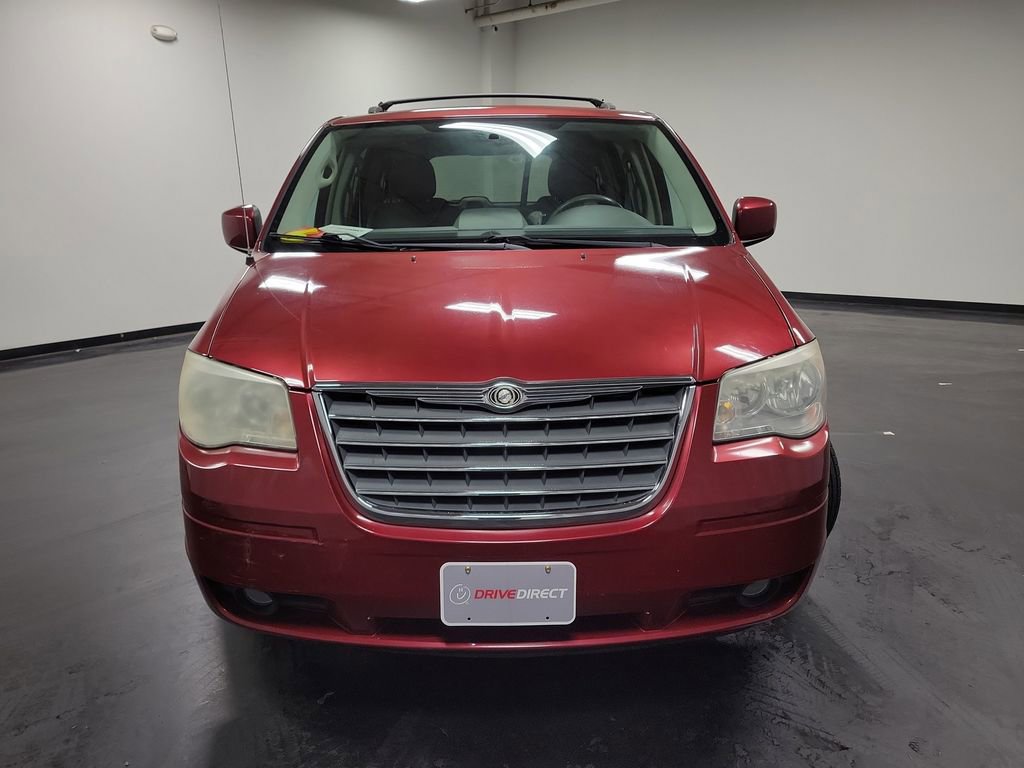 Used 2010 Chrysler Town & Country Touring image 3