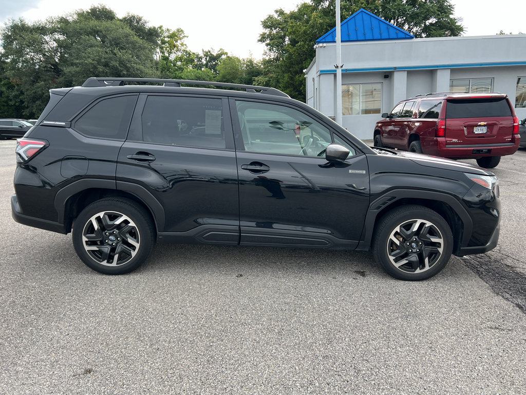 Used 2025 Subaru Forester Premium AWD/4WD image 4