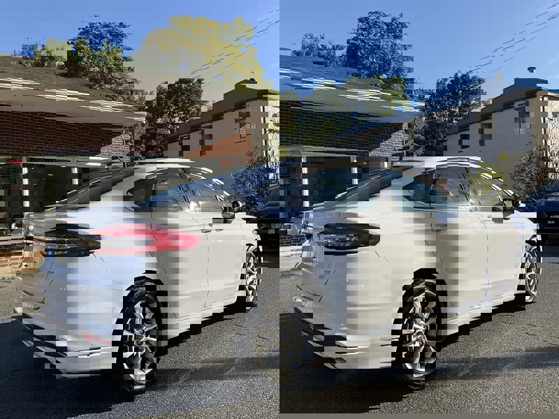 Used 2018 Ford Fusion SE image 5