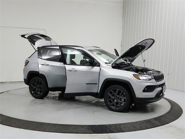 New 2026 Jeep Compass Latitude image 9
