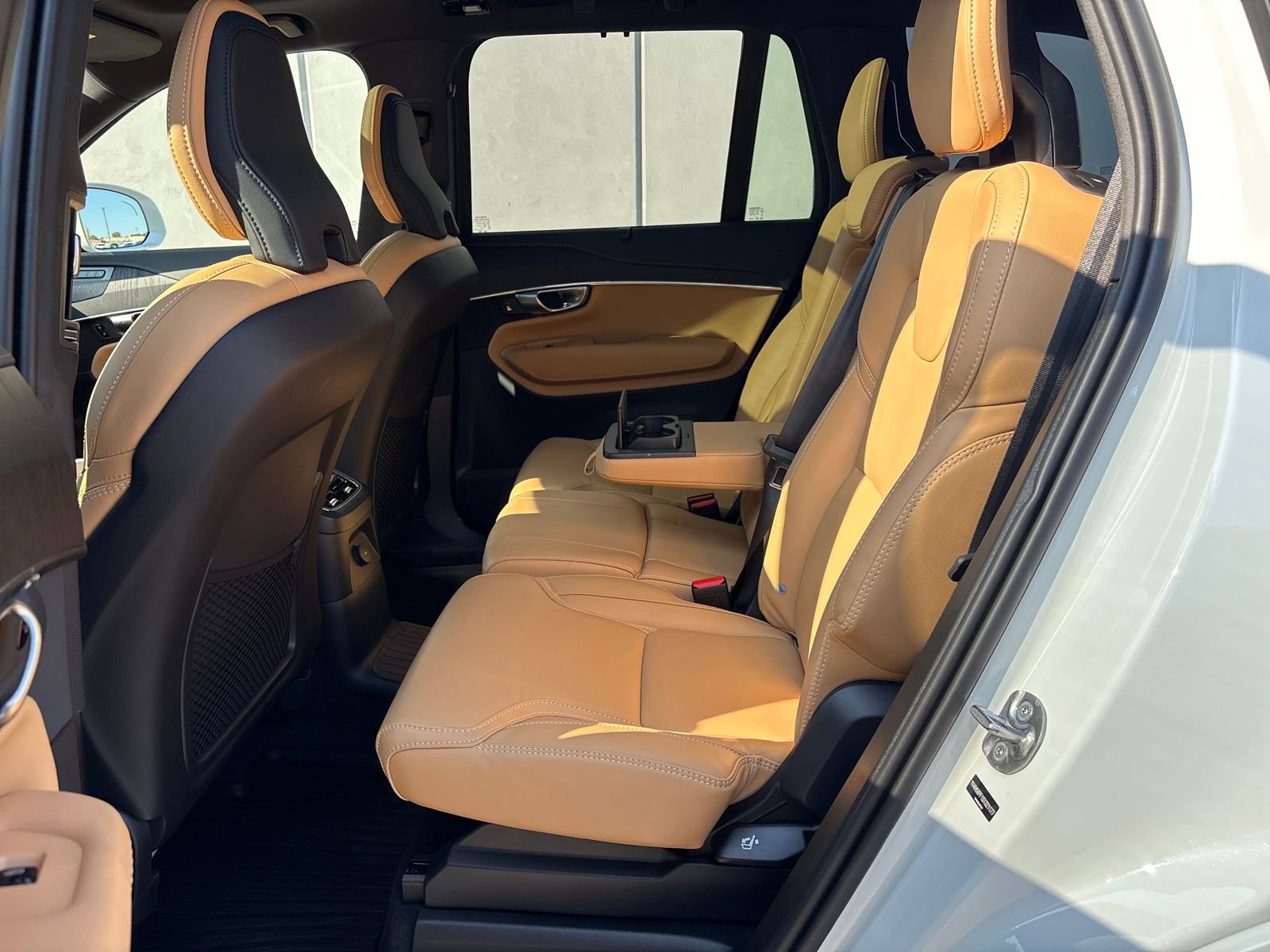 Certified 2025 Volvo XC90 T8 Ultra w/ Protection Package Premier image 32