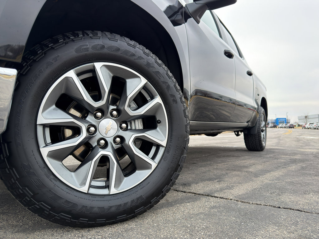 Used 2024 Chevrolet Silverado 1500 LT image 9