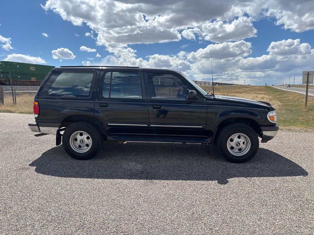 Used 1996 Ford Explorer XLT image 6