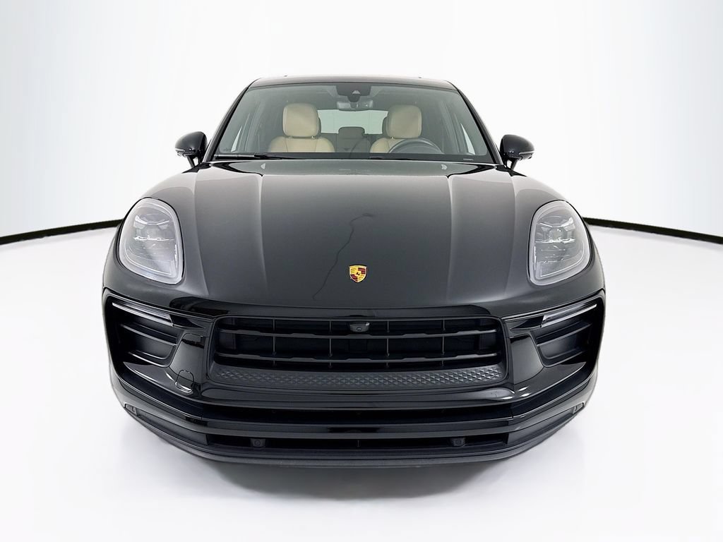 Certified 2022 Porsche Macan AWD/4WD image 6
