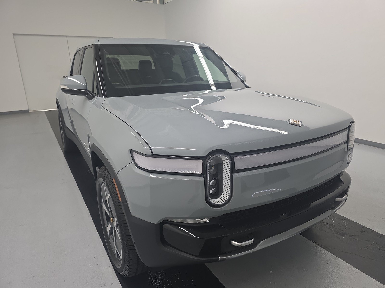 Used 2024 Rivian R1T Adventure AWD/4WD image 7