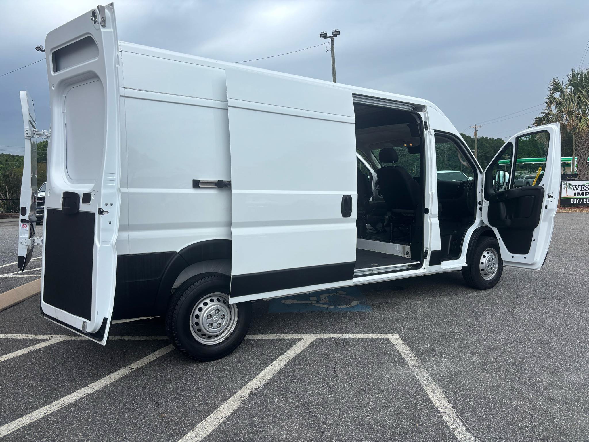 Used 2024 RAM ProMaster 2500 w/ Convenience Group FWD image 29