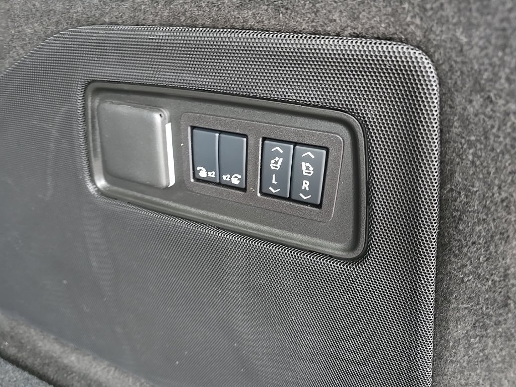 Used 2026 Cadillac Escalade ESV Platinum Sport w/ LPO, Floor Liner Package AWD/4WD image 7