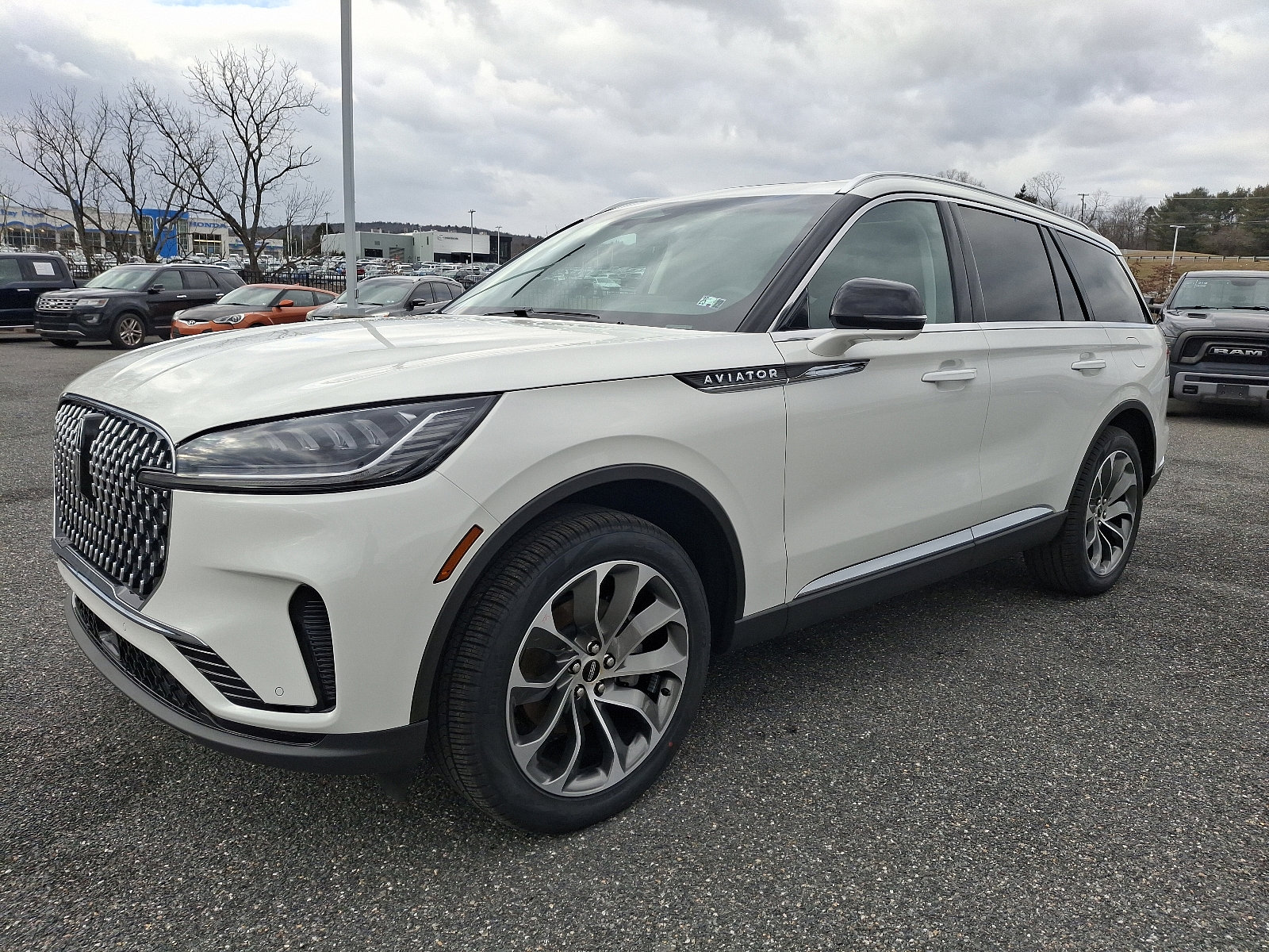 New 2025 Lincoln Aviator AWD image 2