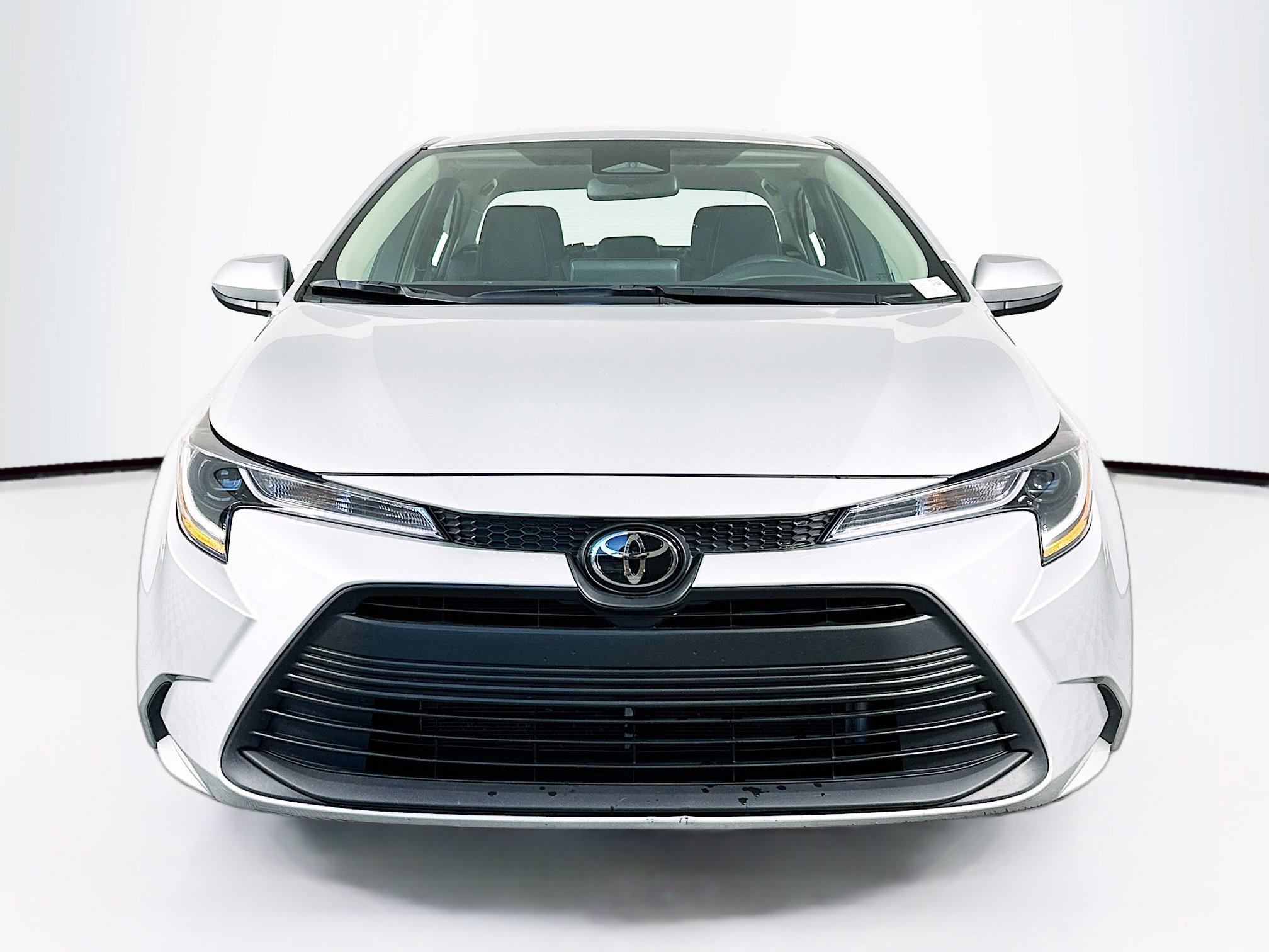 Used 2025 Toyota Corolla LE image 2