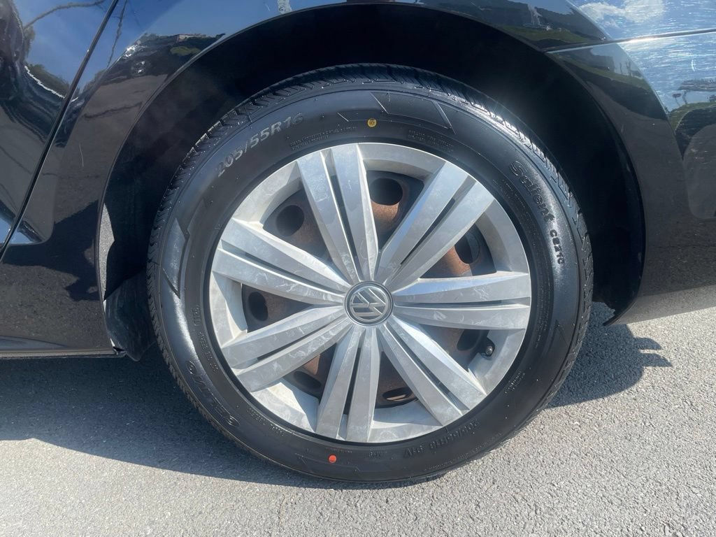 Used 2017 Volkswagen Jetta S w/ Jetta S Cold Weather Package FWD image 10