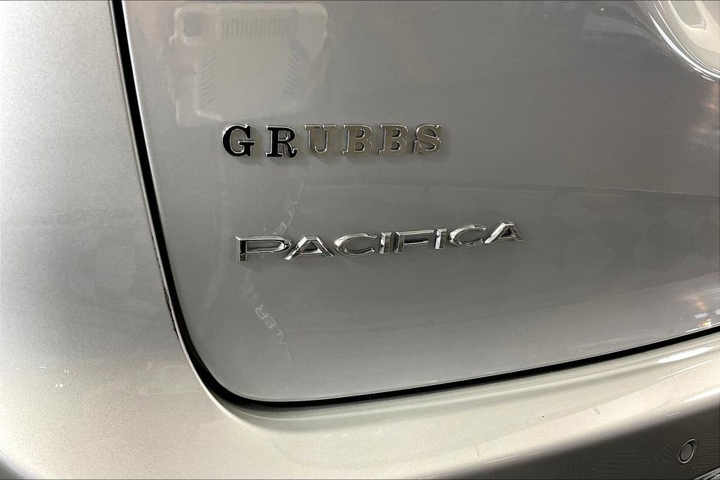 Used 2024 Chrysler Pacifica Touring-L image 42