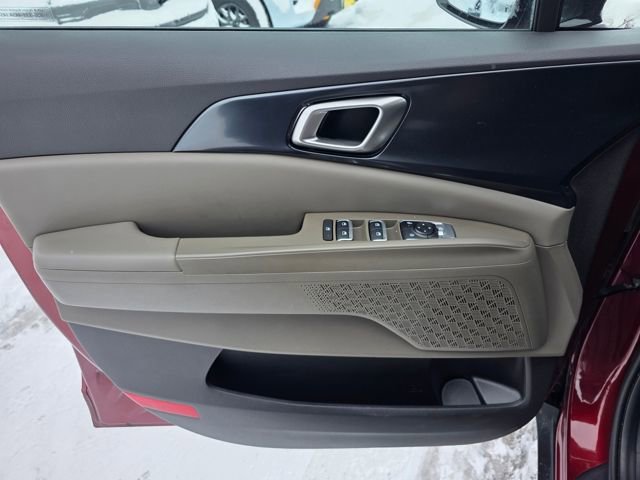 Used 2025 Kia Carnival FWD image 25