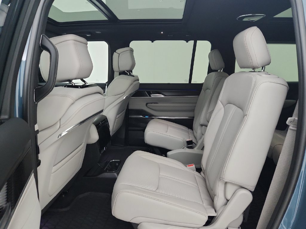 New 2026 Jeep Grand Wagoneer L Summit w/ Premium Group III AWD/4WD image 30