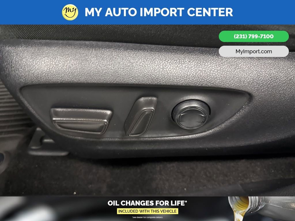 Used 2022 Toyota RAV4 XLE w/ Convenience Package image 12